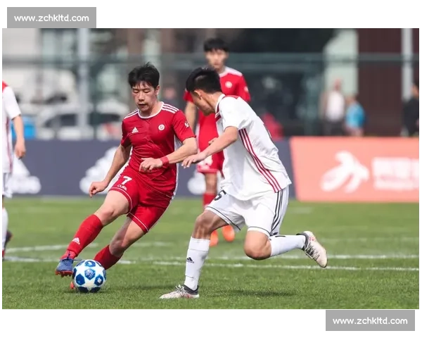 主持人激动宣布比赛结果 全场欢呼声中揭晓最终胜者